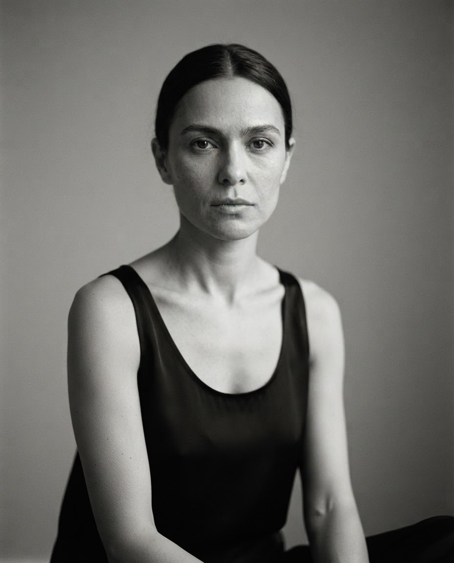 Retrato editorial em preto e branco